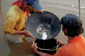 Artisanal miners in Indonesia panning mercury in open water - photo by Cody Hopkins